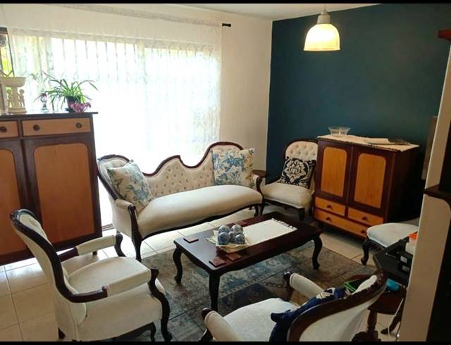 3 BEDROOM TOWNHOUSE FOR SALE IN LA ROCHELLE